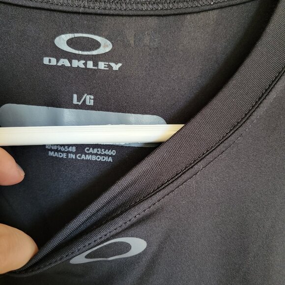 Oakley Mens Black Shirt Large Tee Crew Neck Lightweight Moisture Wicking - Picture 2 of 6